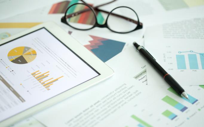 ipad charts with glasses and pen