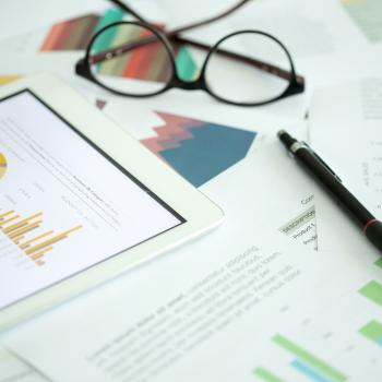 ipad charts with glasses and pen